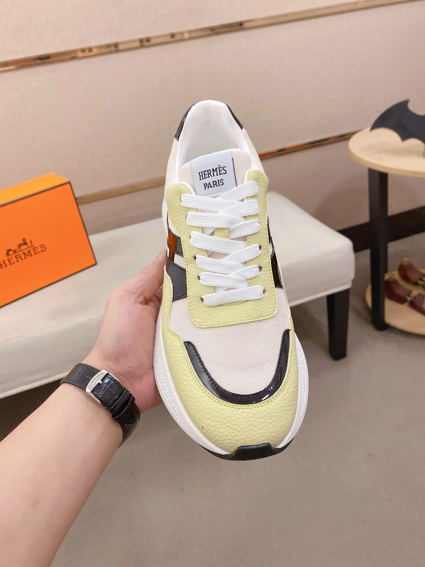 Factory price: 560💰《HERMES》【Classic Original Version】Hermès; Top 🔝 Purchasing Agency 🔍🔍Men's latest 🇺🇸 counters are on sale simultaneously, imported from Italy original ▲▲cowhide ▲▲ (high-end, nobility, class) ) Exquisite workmanship (Italian 🇮🇹 imported water-dyed 🐂 cowhide lining) sole: original sole provided by the original factory, ⚠️exclusive double-layer activity·TPR·rubber·combined molded outsole; super comfortable·wear-resistant·non-slip·environmental protection The real thing is more beautiful if you take the real thing (high quality, follow the order). You can enter and exit the counter at will * Number of yards: 38-44 (45 can be customized and cannot be returned or exchanged)